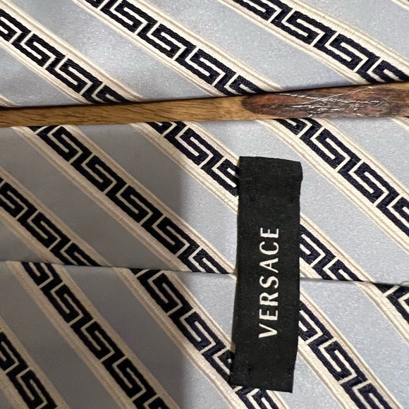 Authentic Versace tie used once in like new condition - Picture 2 of 6